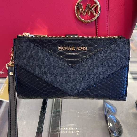 MICHAEL KORS JST LG DOUBLE ZIP WRISTLET WALLET PHONE HOLDER
BLACK MULTI
NWT - Picture 5 of 16